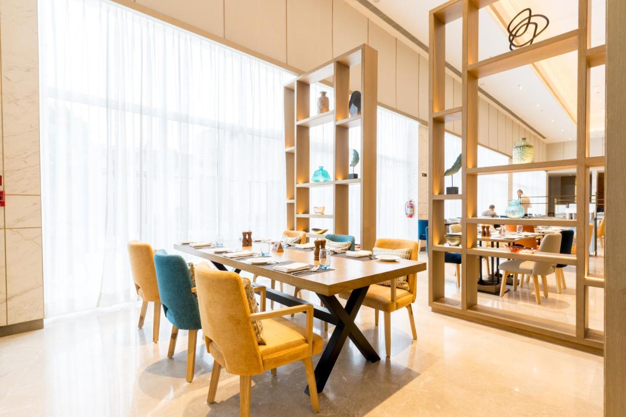 Holiday Inn — image 3