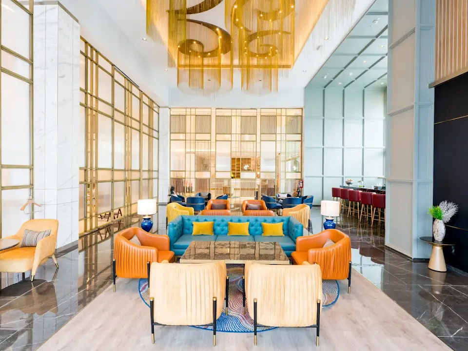 Holiday Inn — image 4
